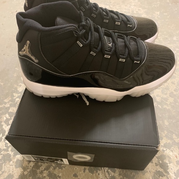 Size 10 Jordan 11 25th Anniversary - Picture 3 of 5